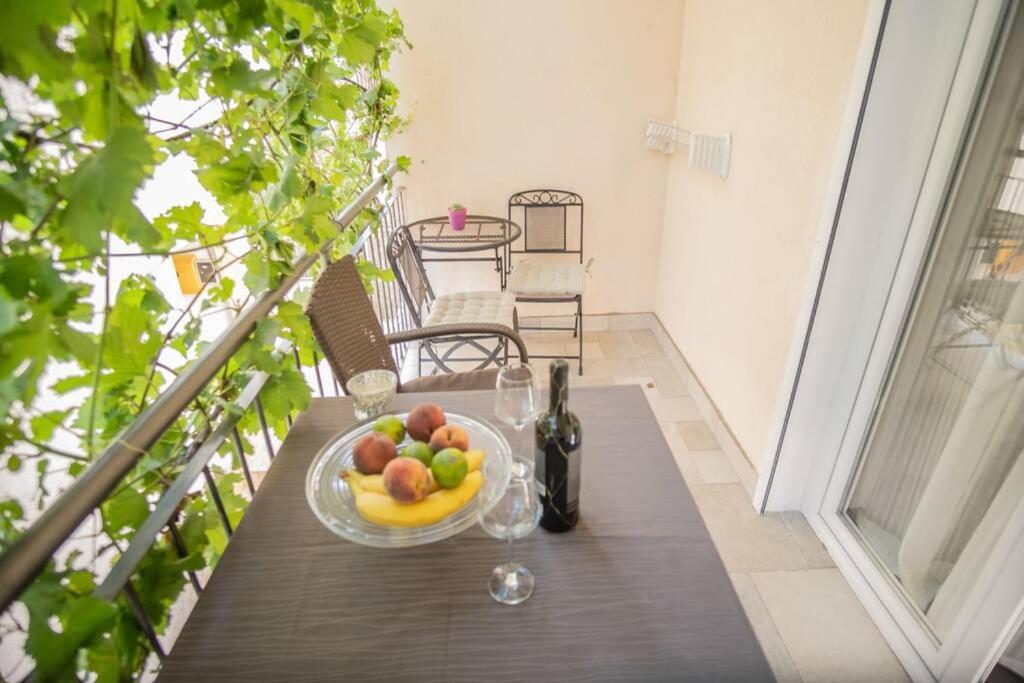 Studio Apartment Purple Sunset - 2+1 Baška Voda Exterior foto